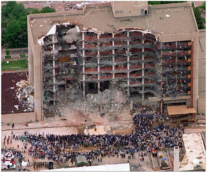 Figura 9. crollo parziale dell'edificio federale Murrah a 9 piani, Oklahoma City (Enid News)